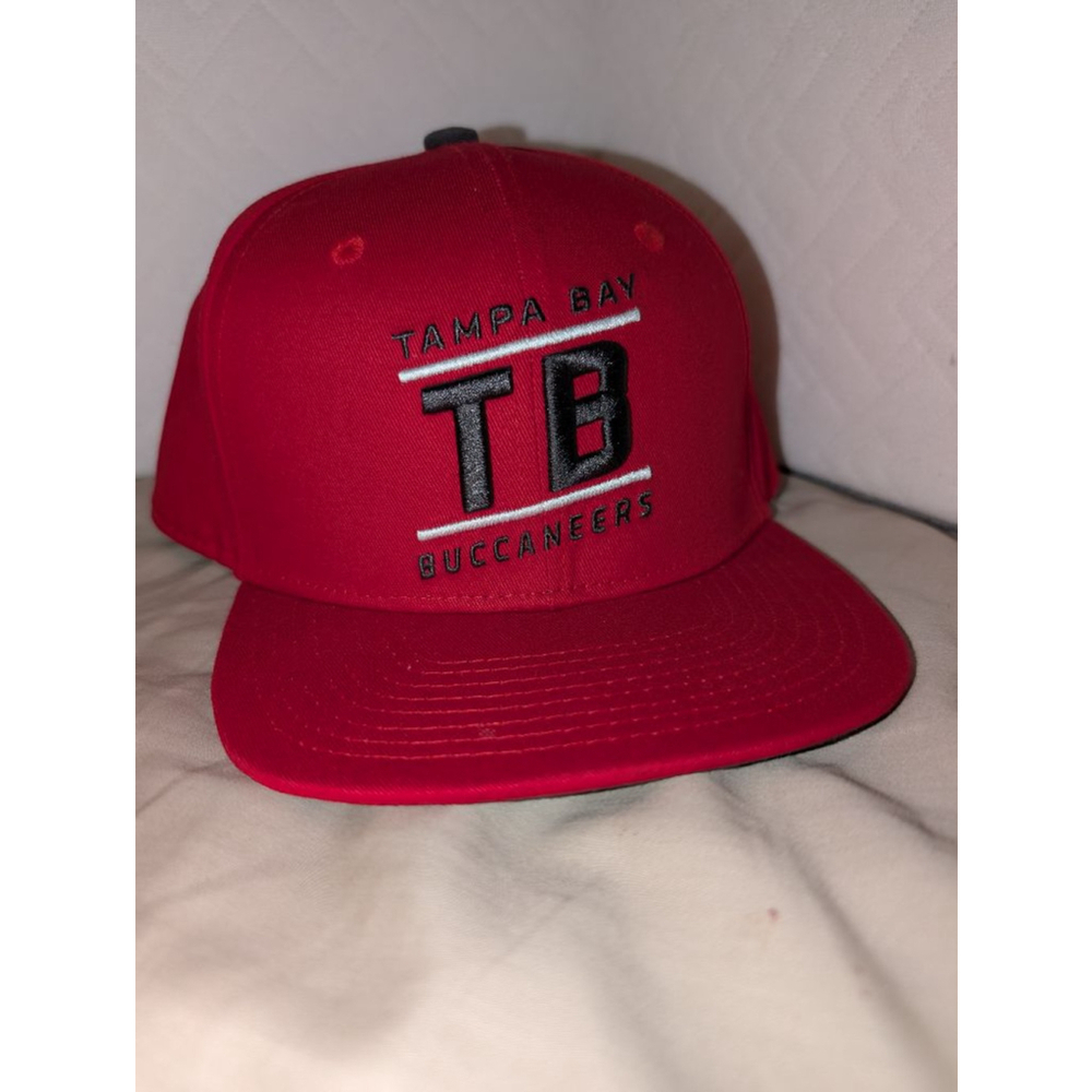 NFL Team Apparel Tampa Bay Buccaneers Red Black Hat One Size, Boys Yourh